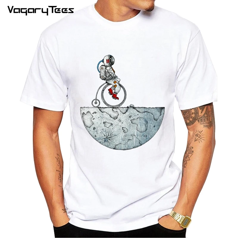 űrhajós kerékpározni a Holdon póló Férfi Kreatív Design Nyári Tshirt Alkalmi Streetwear Vicces pólók Férfi fehér